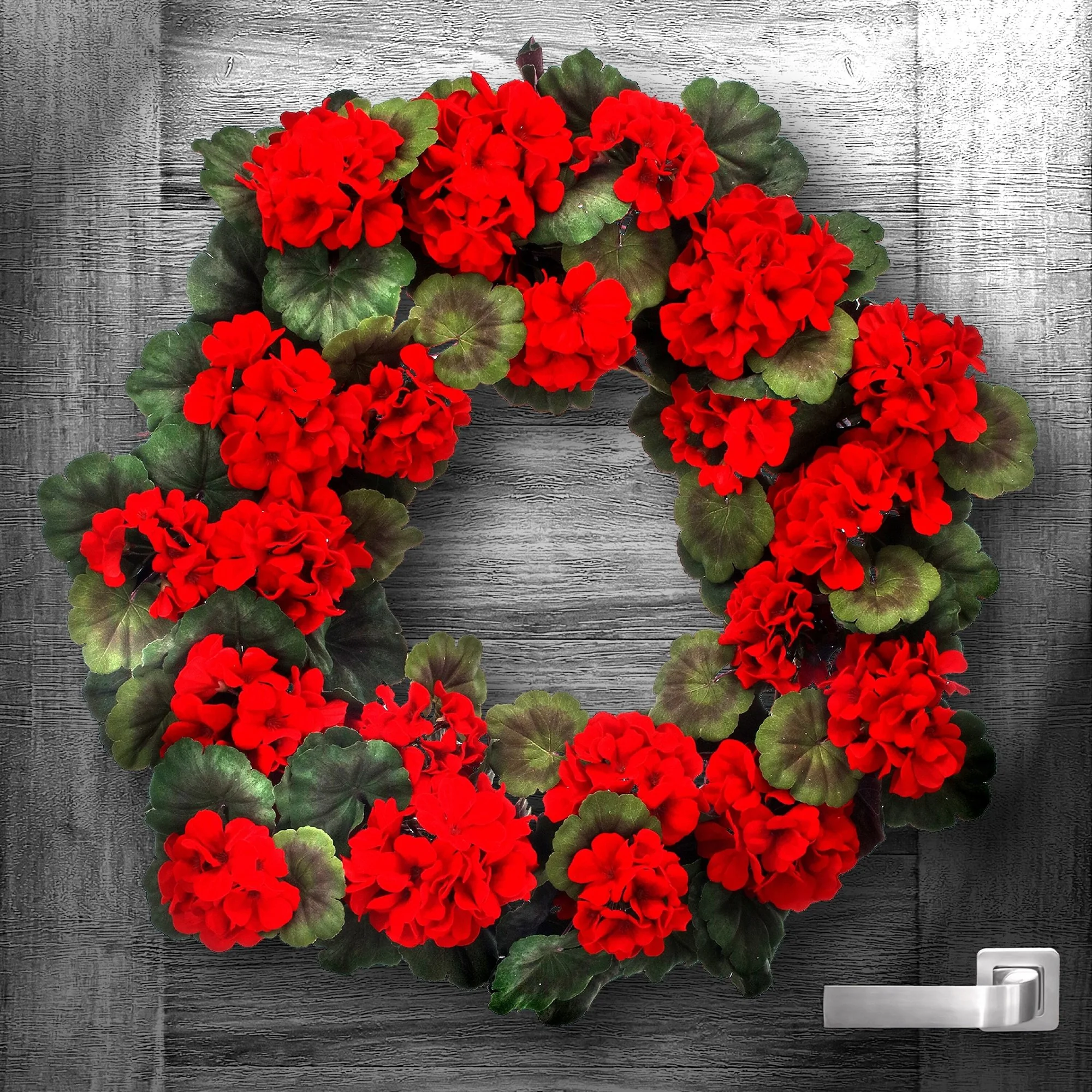 24" Velvet Mature Geranium Wreath - Image 2