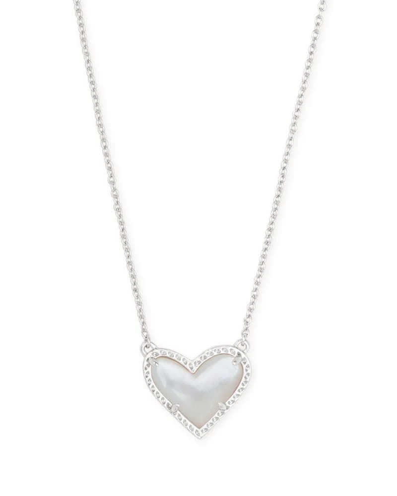Ari Heart Short Pendant Necklace - Image 13