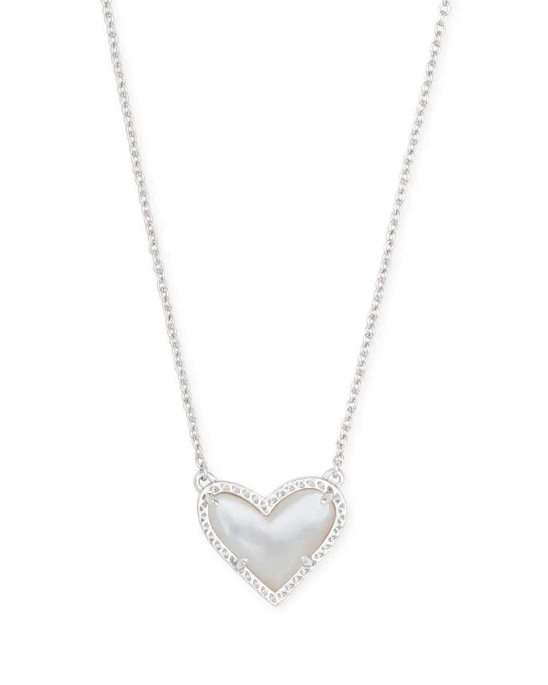 Ari Heart Short Pendant Necklace - Image 5