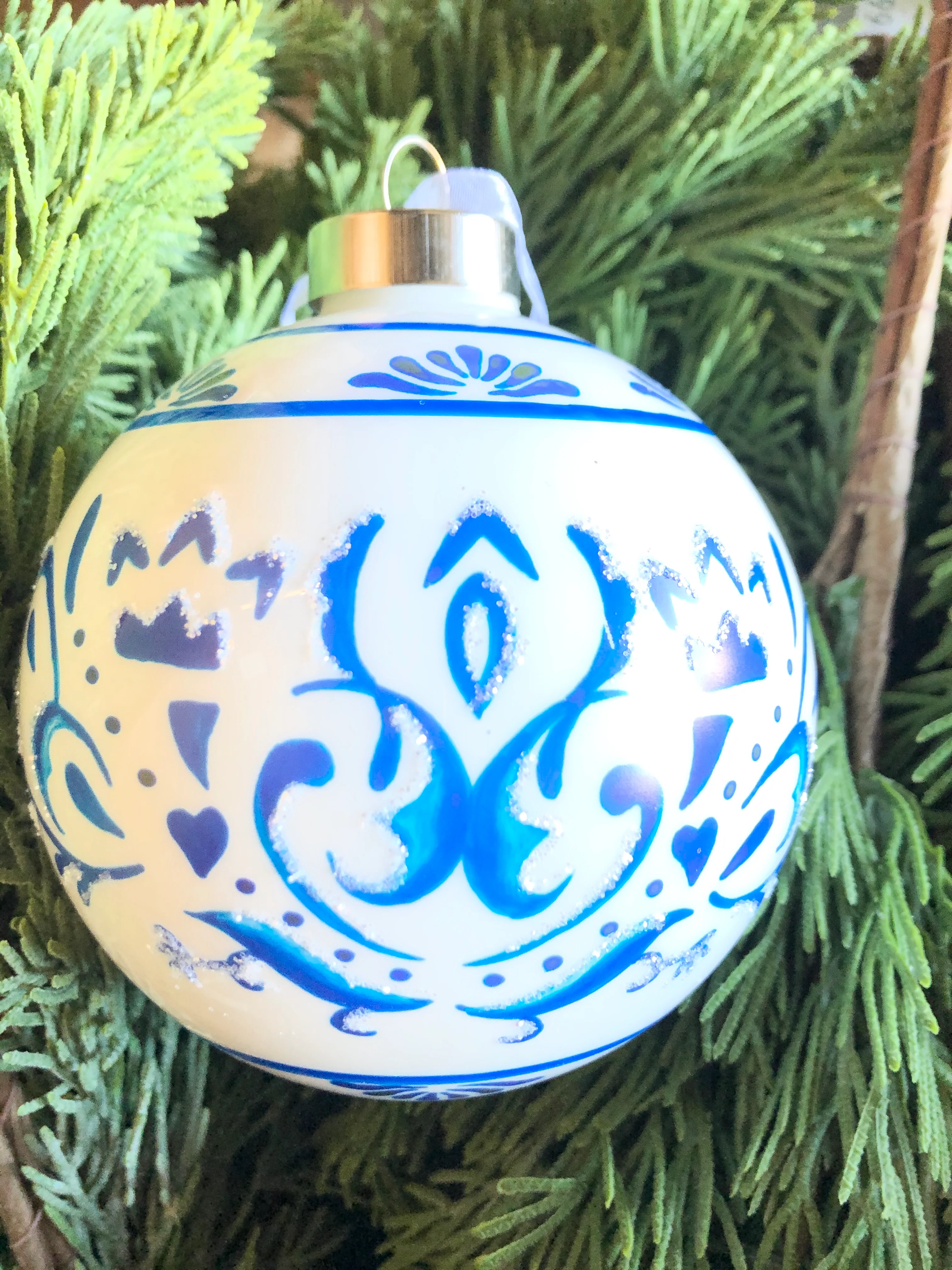 BLUE AND WHITE SCROLL BALL - Image 2