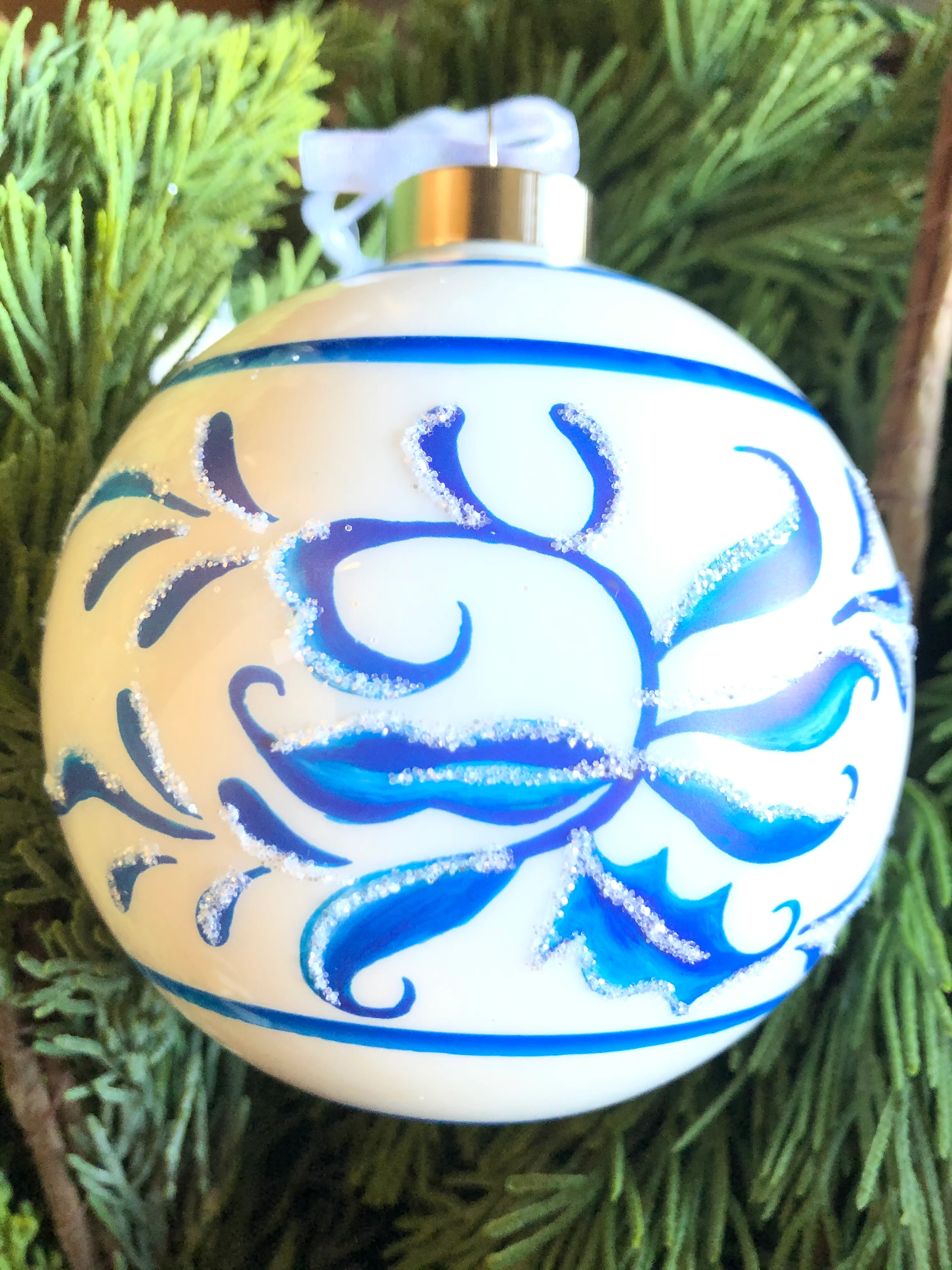 BLUE AND WHITE SCROLL BALL - Image 3