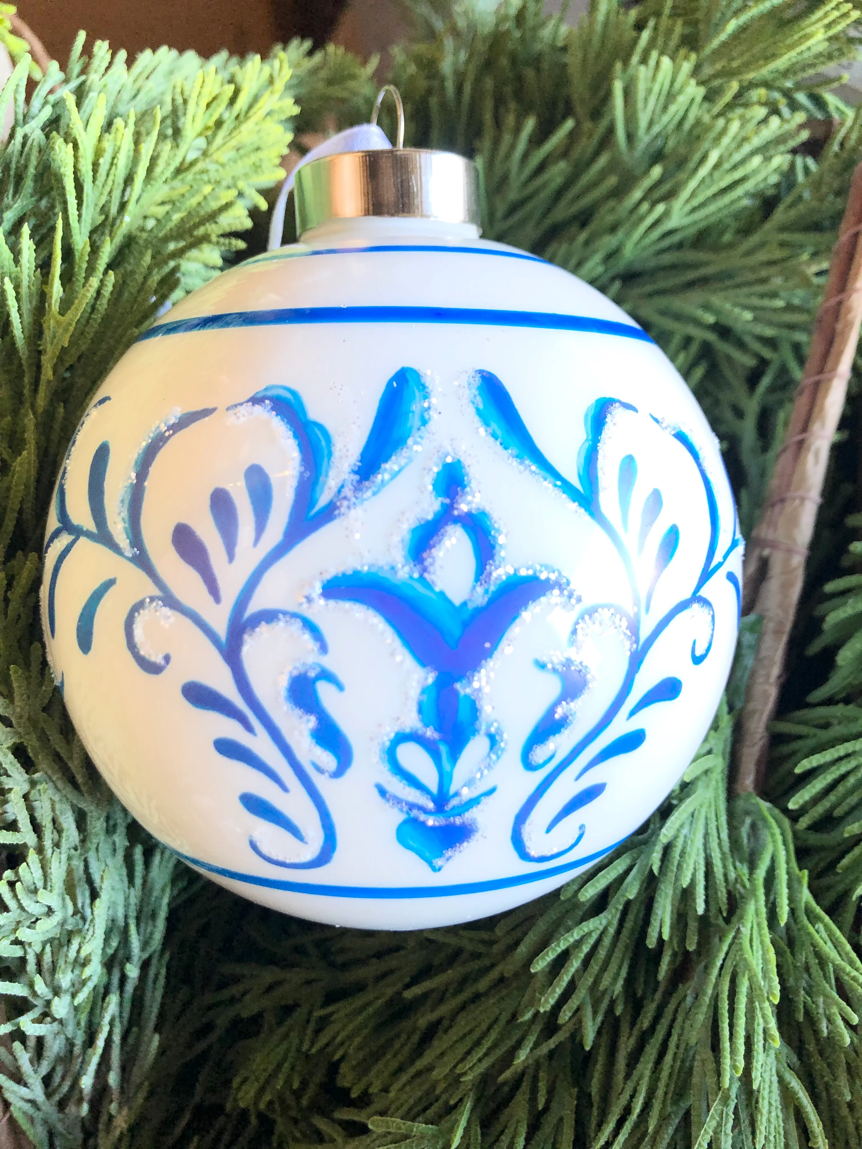 BLUE AND WHITE SCROLL BALL - Image 4