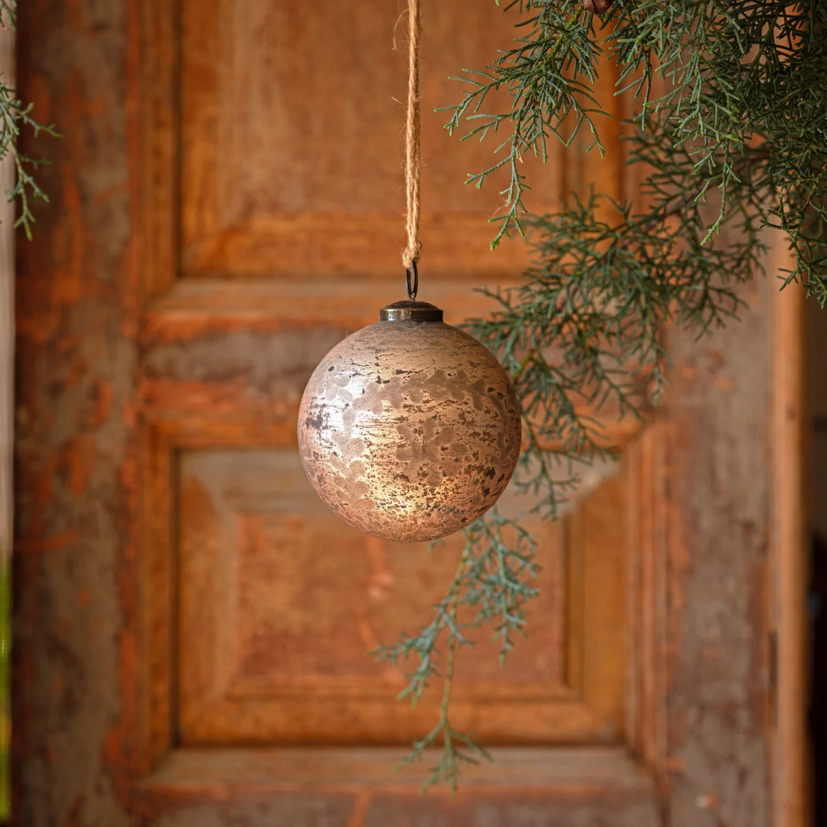 Cameo Antique Foil Glass Etched Ball Ornament - Image 2