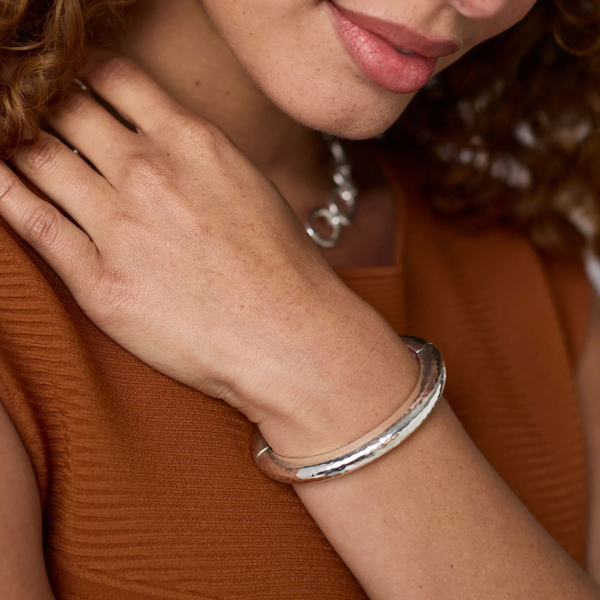 Catalina Hinge Bangle Silver - Image 3