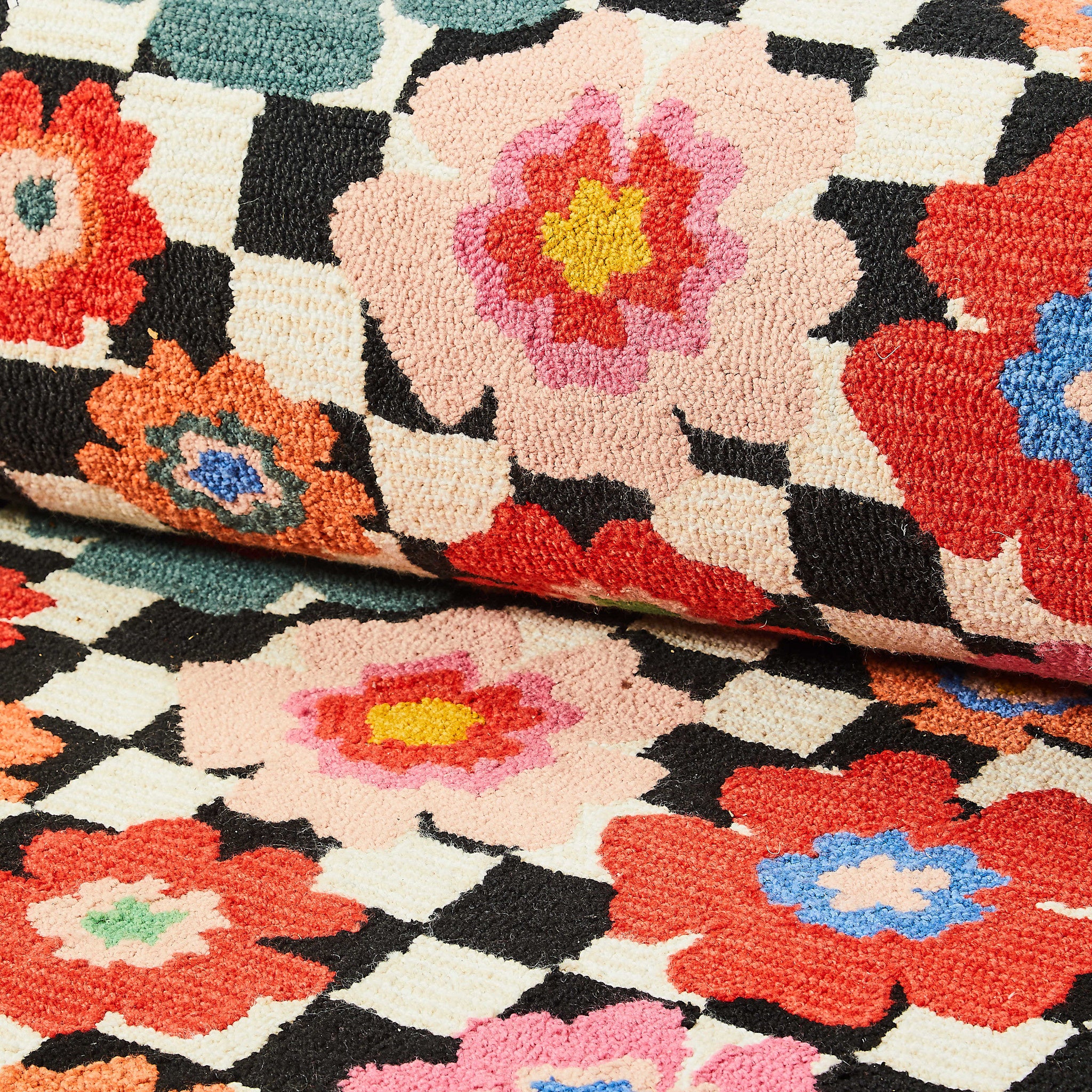 Checked Dolce Vita 2'3" x 3'9" Indoor/Outdoor Rug - Image 2