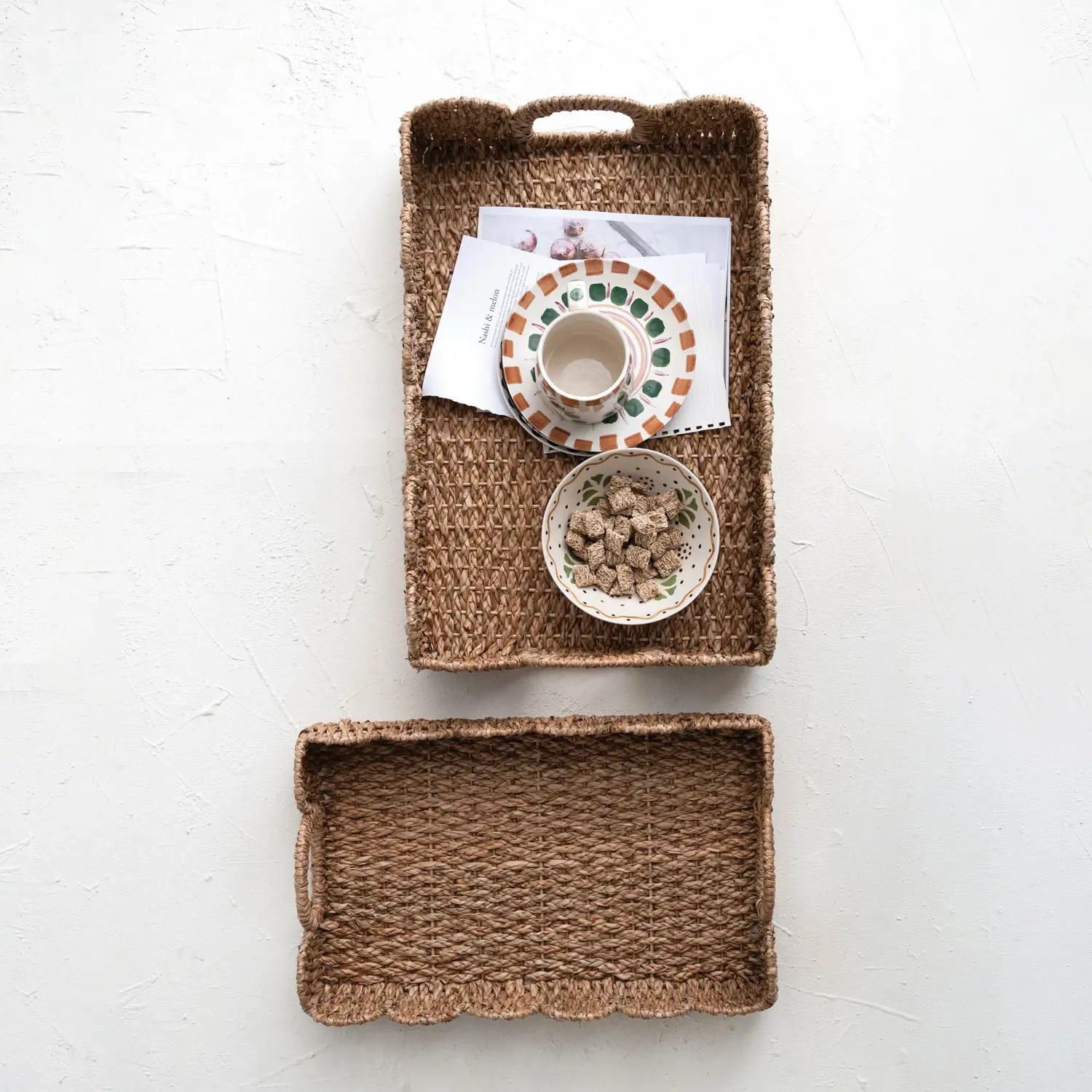Decorative Braided Bankuan Trays w/ Handles & Scalloped Edge - Image 4
