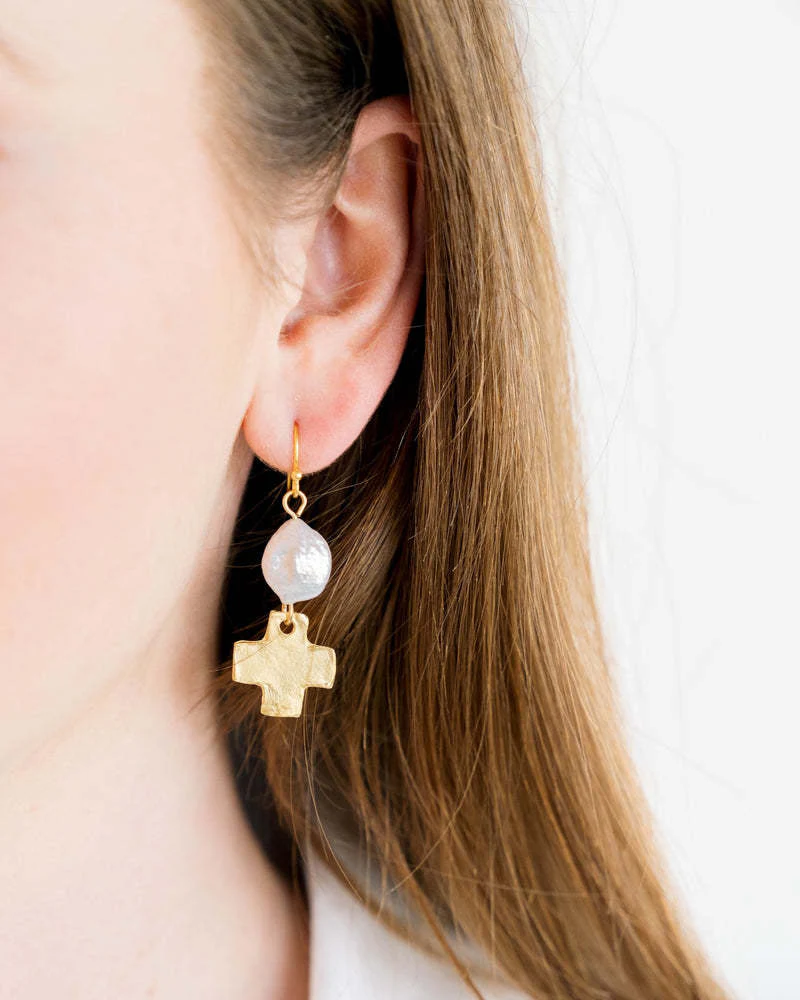 Gold with Freshwater Pearl Earring - Image 2