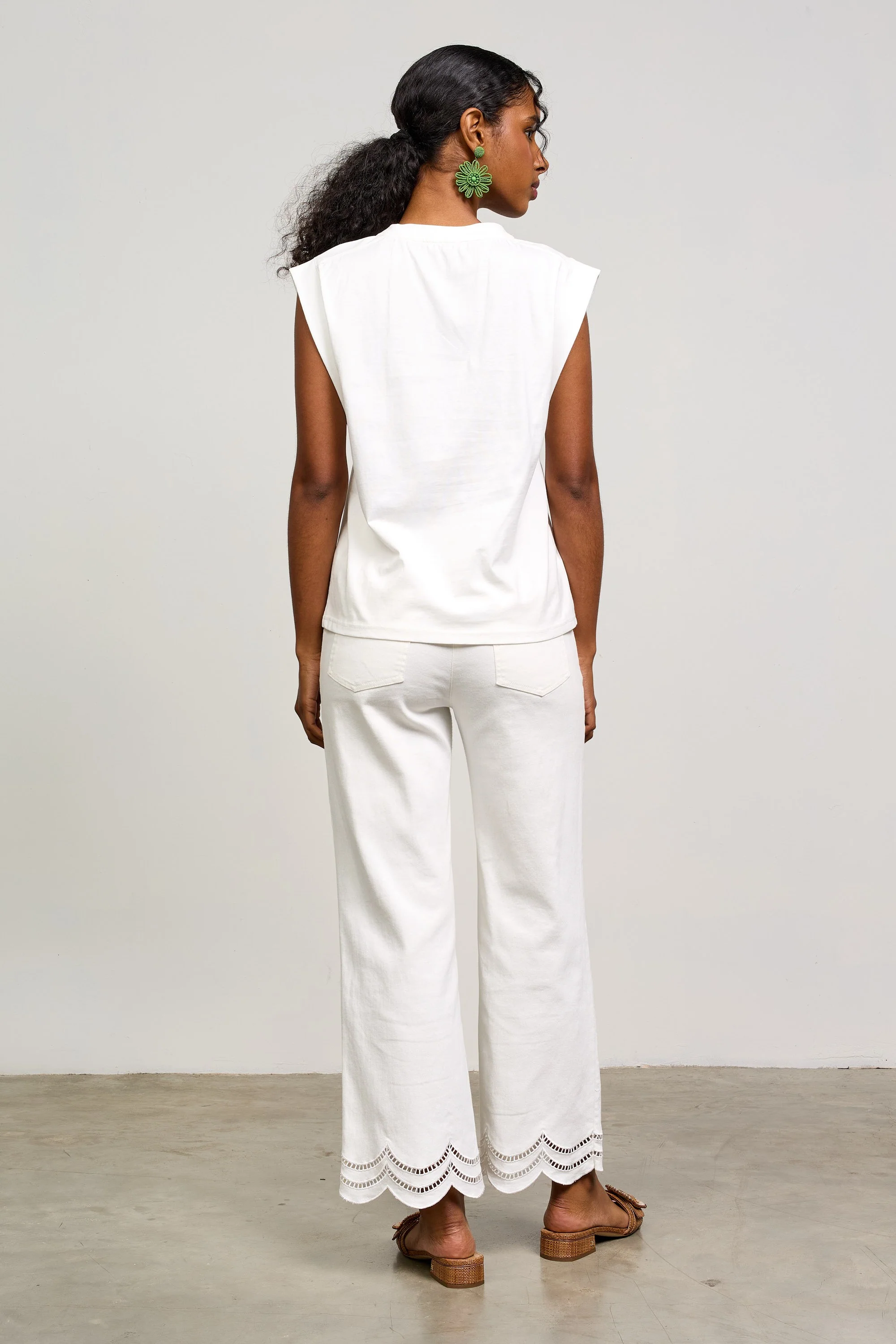 Ivy Sleeveless Graphic Shirt With Embroidery - Image 2