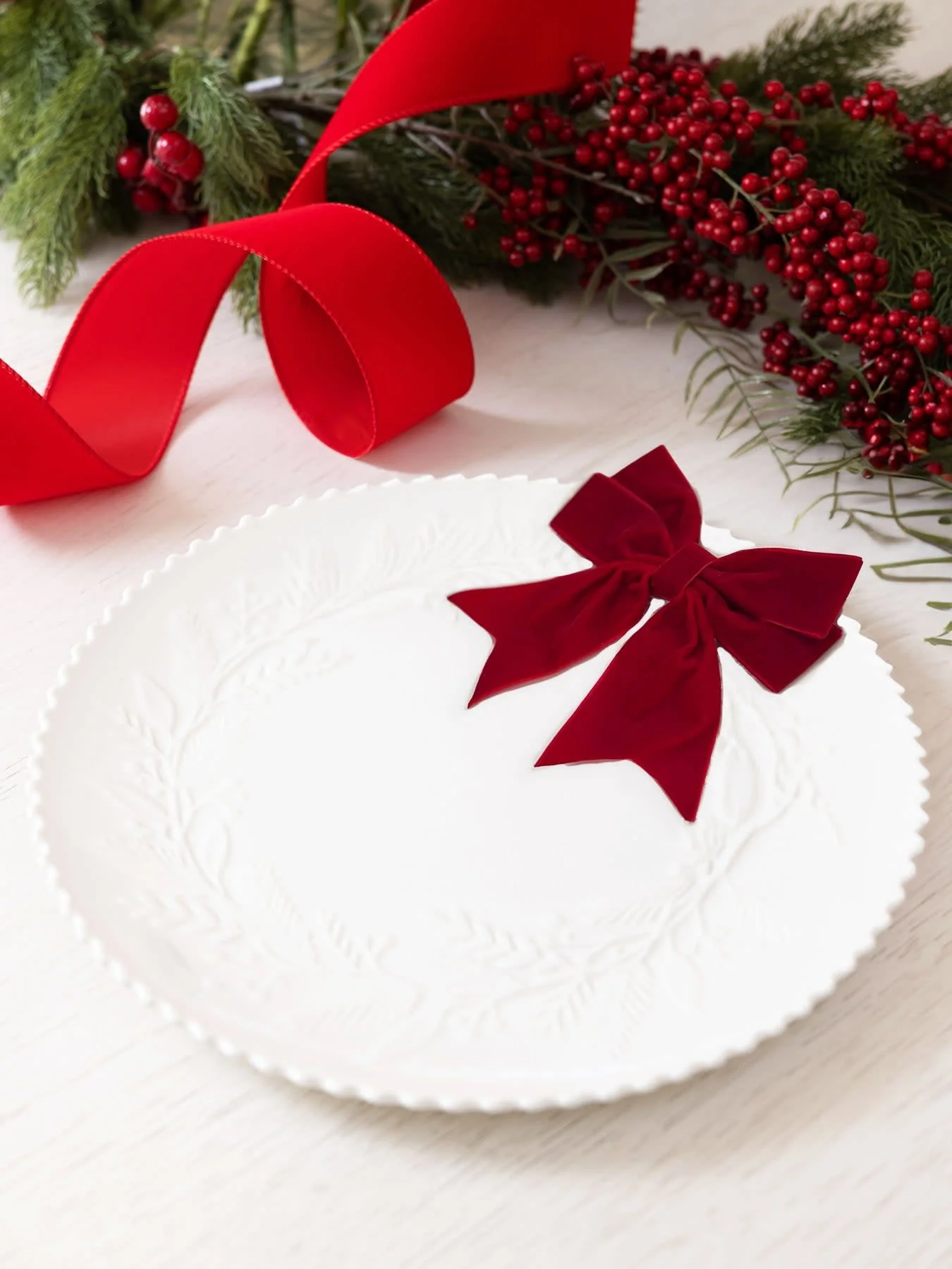 Platter Embossed Wreath - Image 2