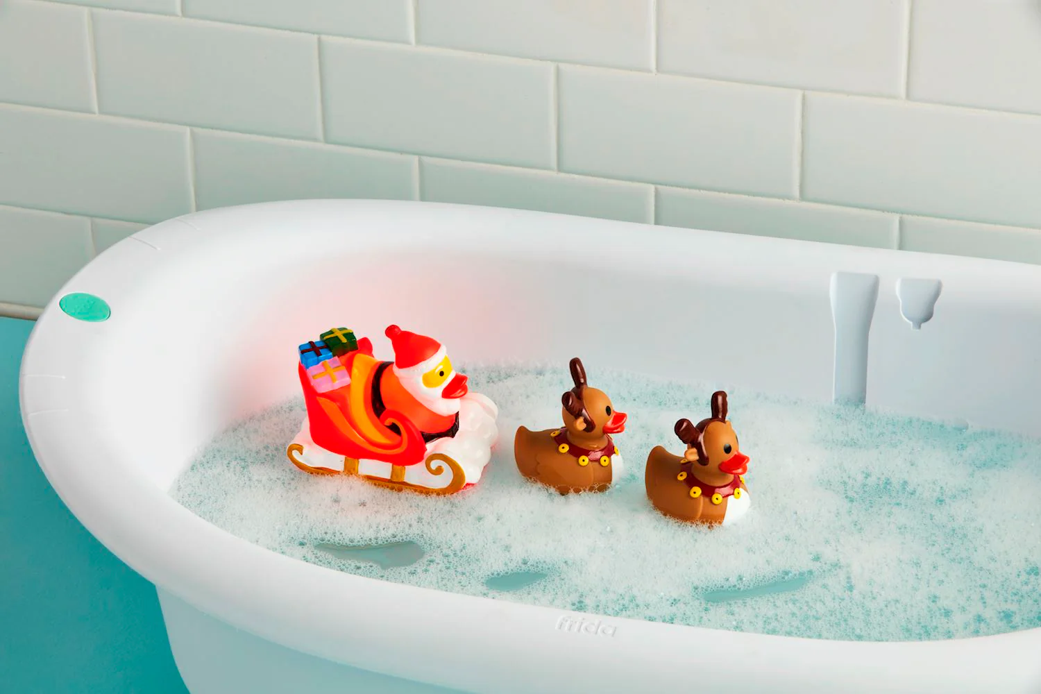Santa & His Reinducks Bath Toy Set - Image 2
