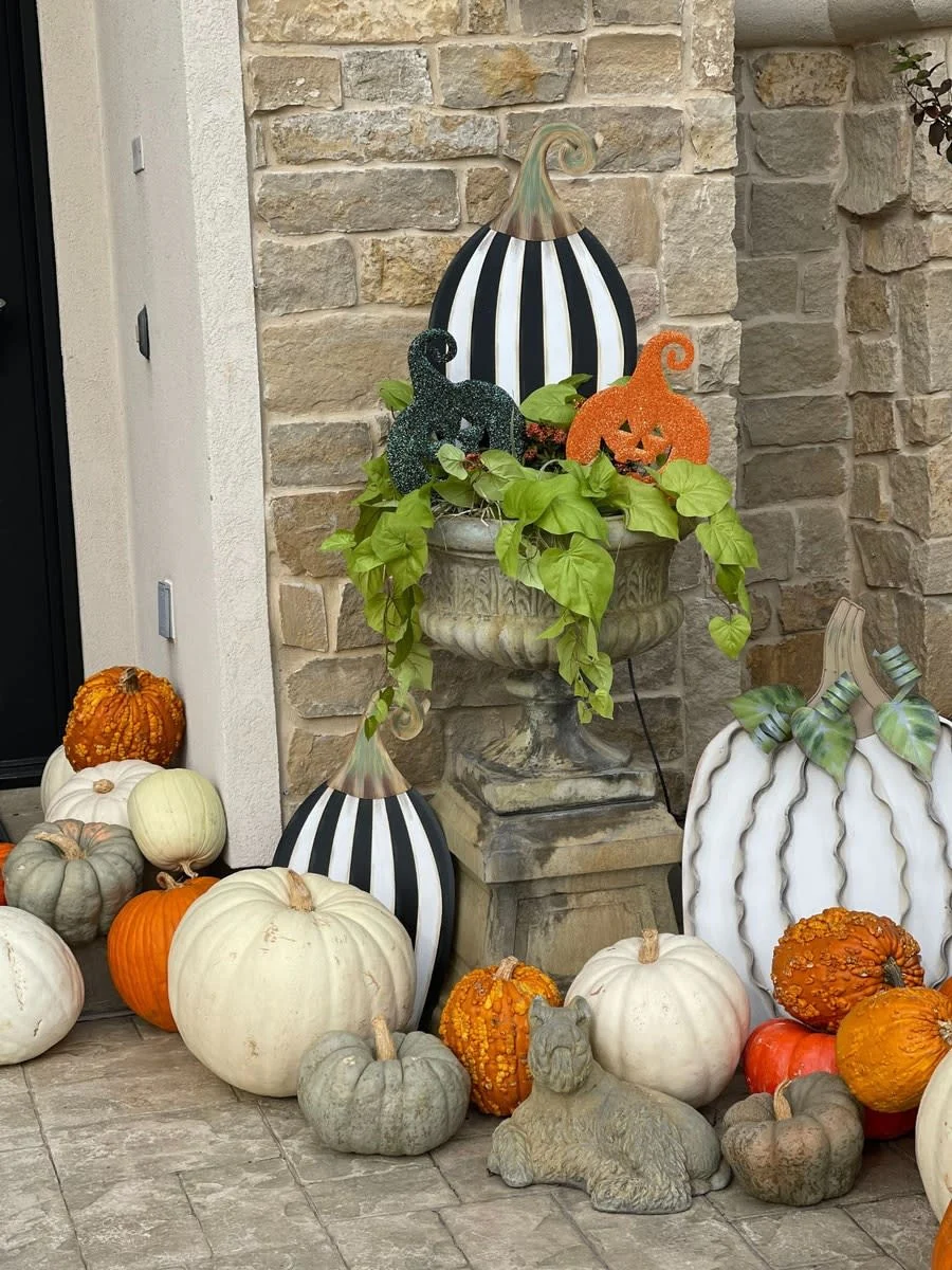 Striped Pumpkin Tall, Yard - Image 2